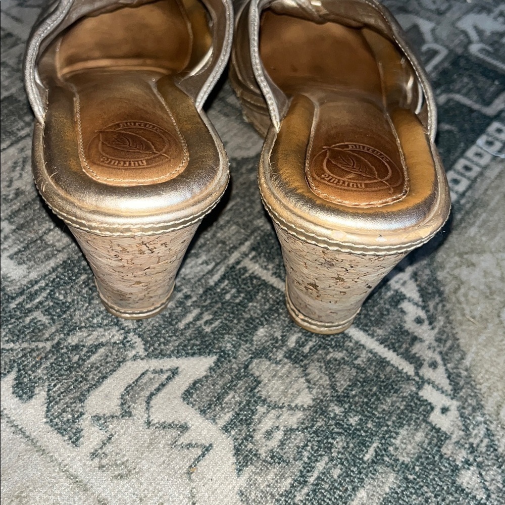 Nurture women’s Elegant gold leather Wedge Sandals size 7 - Picture 5 of 7